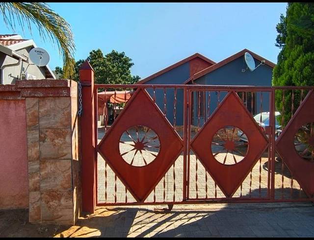 3 BEDROOM HOUSE FOR SALE IN TLHABANE WEST